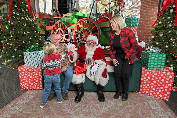 The Charleston Santa 2024-Dec7-1546