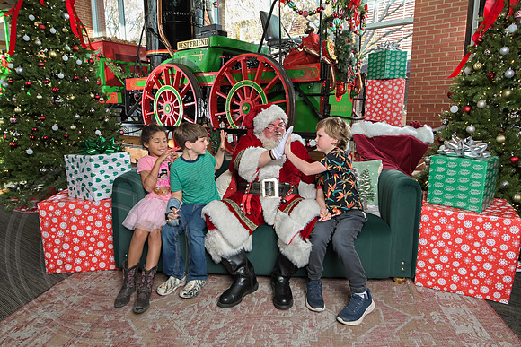 The Charleston Santa 2024-Dec14-2731