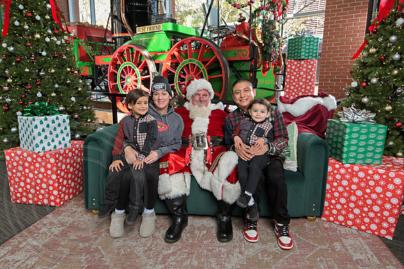 The Charleston Santa 2024-Dec7-1523