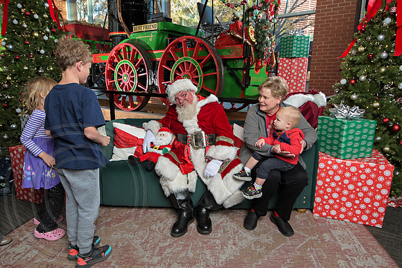 The Charleston Santa 2024-Dec7-1782