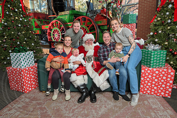 The Charleston Santa 2024-Dec7-1802