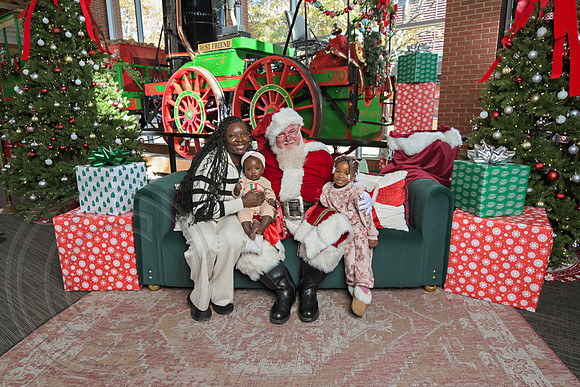 The Charleston Santa 2024-Nov30-0633