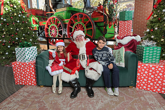 The Charleston Santa 2024-Dec7-1404