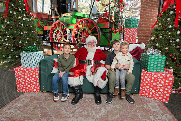 The Charleston Santa 2024-Dec7-1547