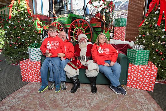The Charleston Santa 2024-Dec22-3717