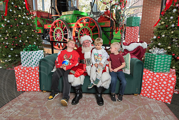 The Charleston Santa 2024-Dec7-1559