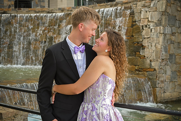 RKPhoto-2024-FallsPark-PromPics-87