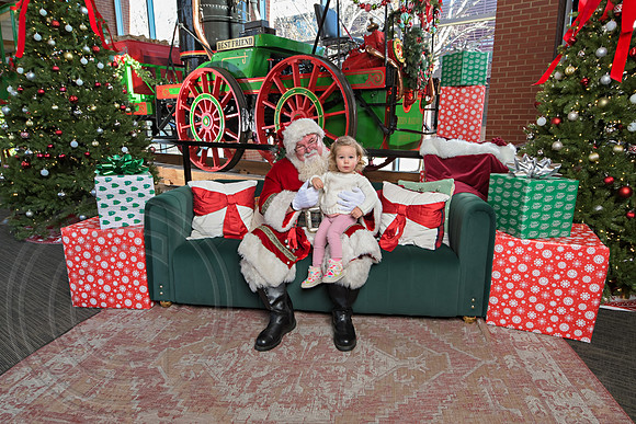 The Charleston Santa 2024-Dec22-3683