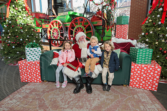 The Charleston Santa 2024-Dec22-3785
