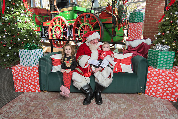 The Charleston Santa 2024-Nov30-0611