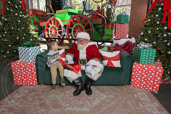The Charleston Santa 2024-Nov30-0647