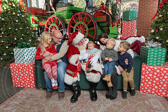 The Charleston Santa 2024-Dec7-1402