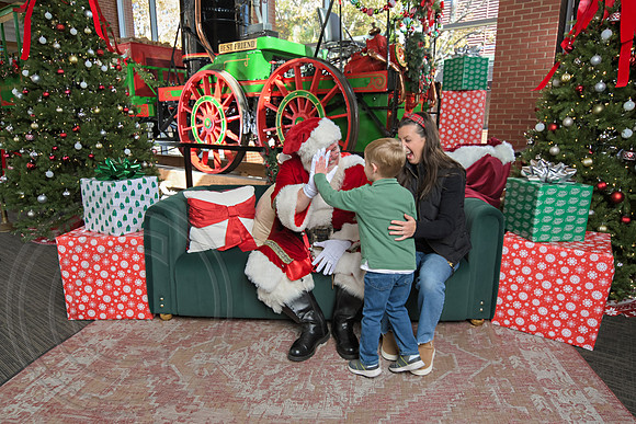 The Charleston Santa 2024-Nov30-0660