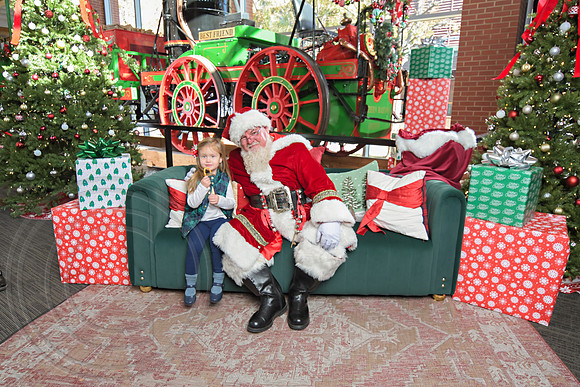 The Charleston Santa 2024-Dec1-0960