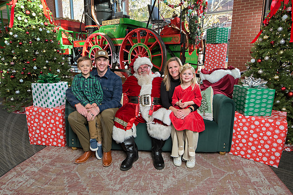 The Charleston Santa 2024-Dec7-1433