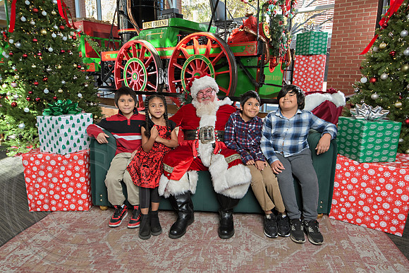 The Charleston Santa 2024-Dec7-1611