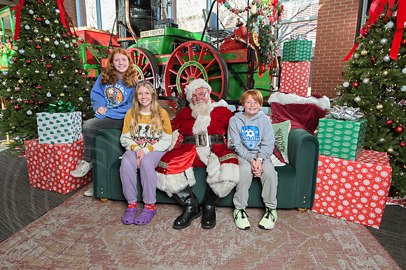 The Charleston Santa 2024-Dec15-3071