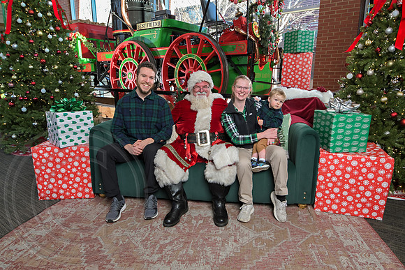 The Charleston Santa 2024-Dec22-3680