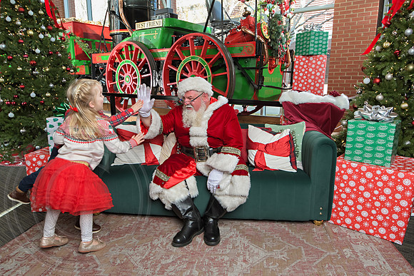 The Charleston Santa 2024-Dec15-3088