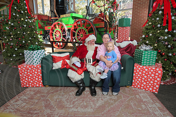 The Charleston Santa 2024-Nov30-0650