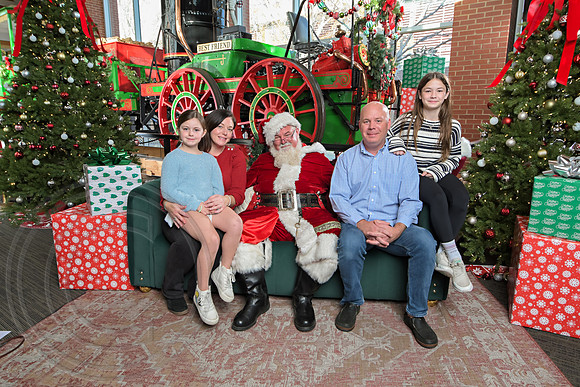 The Charleston Santa 2024-Dec15-3063