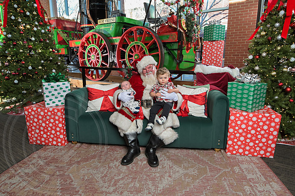 The Charleston Santa 2024-Dec22-4069