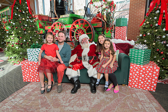 The Charleston Santa 2024-Dec15-2995