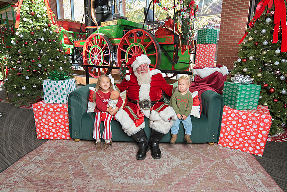 The Charleston Santa 2024-Nov30-0542