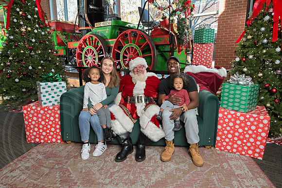 The Charleston Santa 2024-Dec14-2674