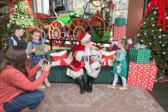 The Charleston Santa 2024-Nov30-0591