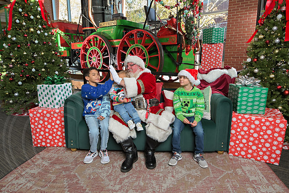The Charleston Santa 2024-Dec7-1337