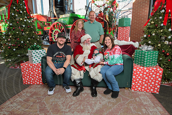 The Charleston Santa 2024-Dec22-3982