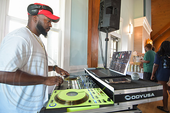 RKPhoto-CofC-2025-SpectraBeachDay_030