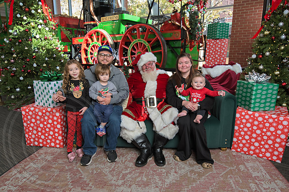 The Charleston Santa 2024-Nov30-0608