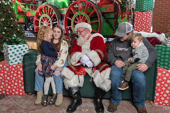 The Charleston Santa 2024-Dec22-3947