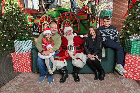 The Charleston Santa 2024-Dec7-1406