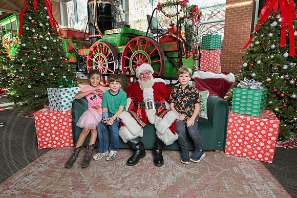 The Charleston Santa 2024-Dec14-2728