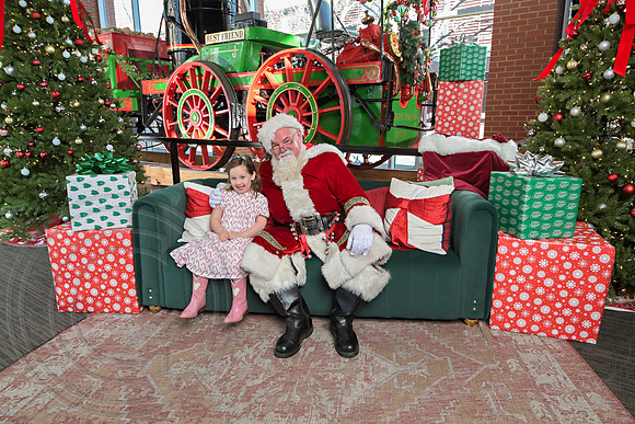 The Charleston Santa 2024-Dec22-3872