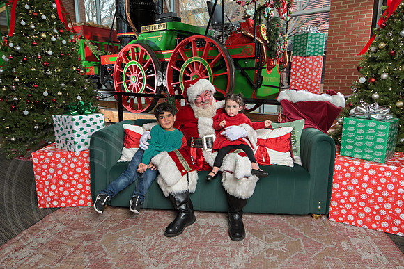 The Charleston Santa 2024-Dec14-2755