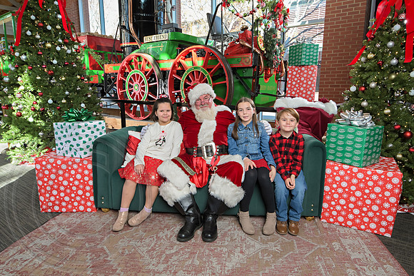 The Charleston Santa 2024-Dec14-2592