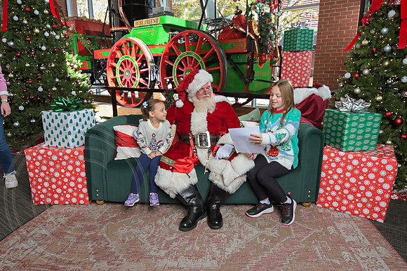 The Charleston Santa 2024-Nov30-0642