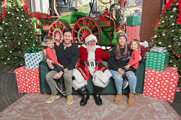 The Charleston Santa 2024-Dec1-0879