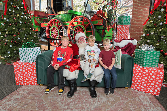 The Charleston Santa 2024-Dec7-1558