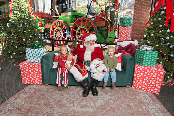 The Charleston Santa 2024-Nov30-0543