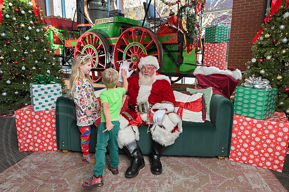 The Charleston Santa 2024-Dec14-2400