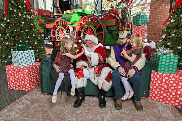The Charleston Santa 2024-Dec7-1531