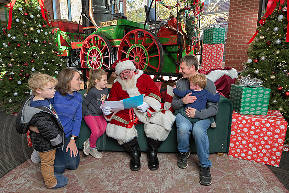 The Charleston Santa 2024-Dec7-1366