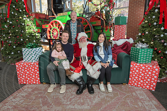 The Charleston Santa 2024-Nov30-0624