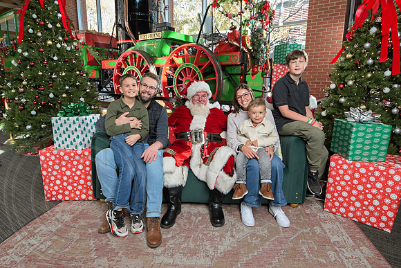 The Charleston Santa 2024-Dec7-1550