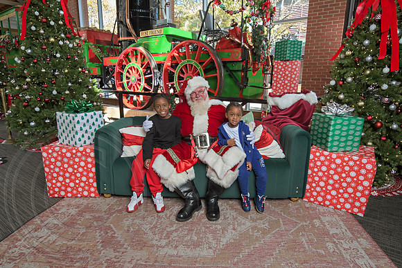 The Charleston Santa 2024-Nov30-0655